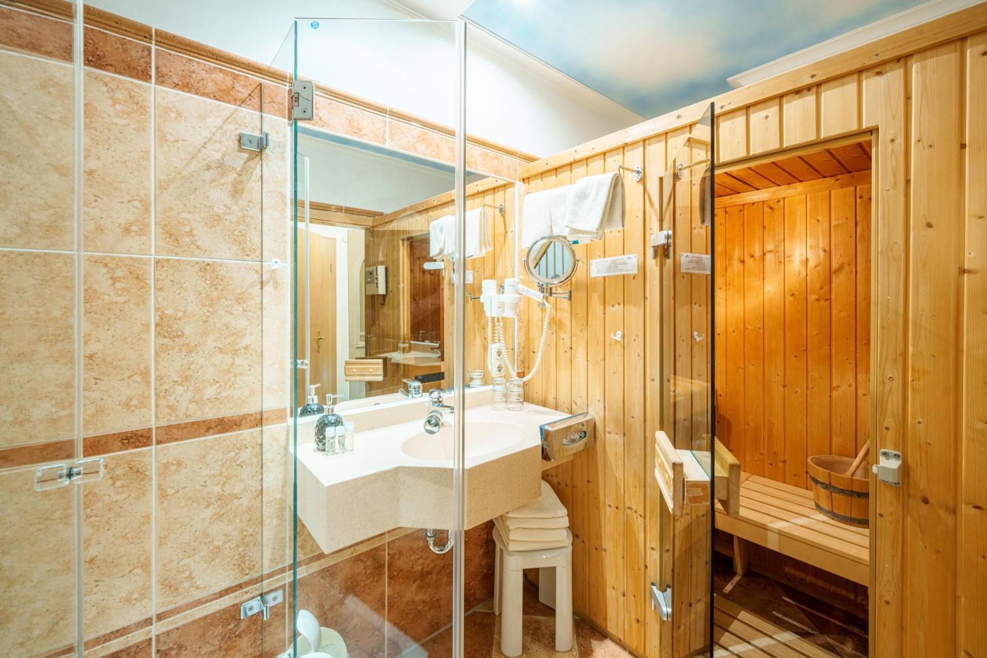 Koenig Ludwig Design Hotel Neu Zimmer Mit Sauna Oder Whirlpool Oder Mehr Altötting Eksteriør bilde