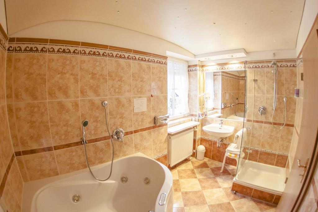 Koenig Ludwig Design Hotel Neu Zimmer Mit Sauna Oder Whirlpool Oder Mehr Altötting Eksteriør bilde