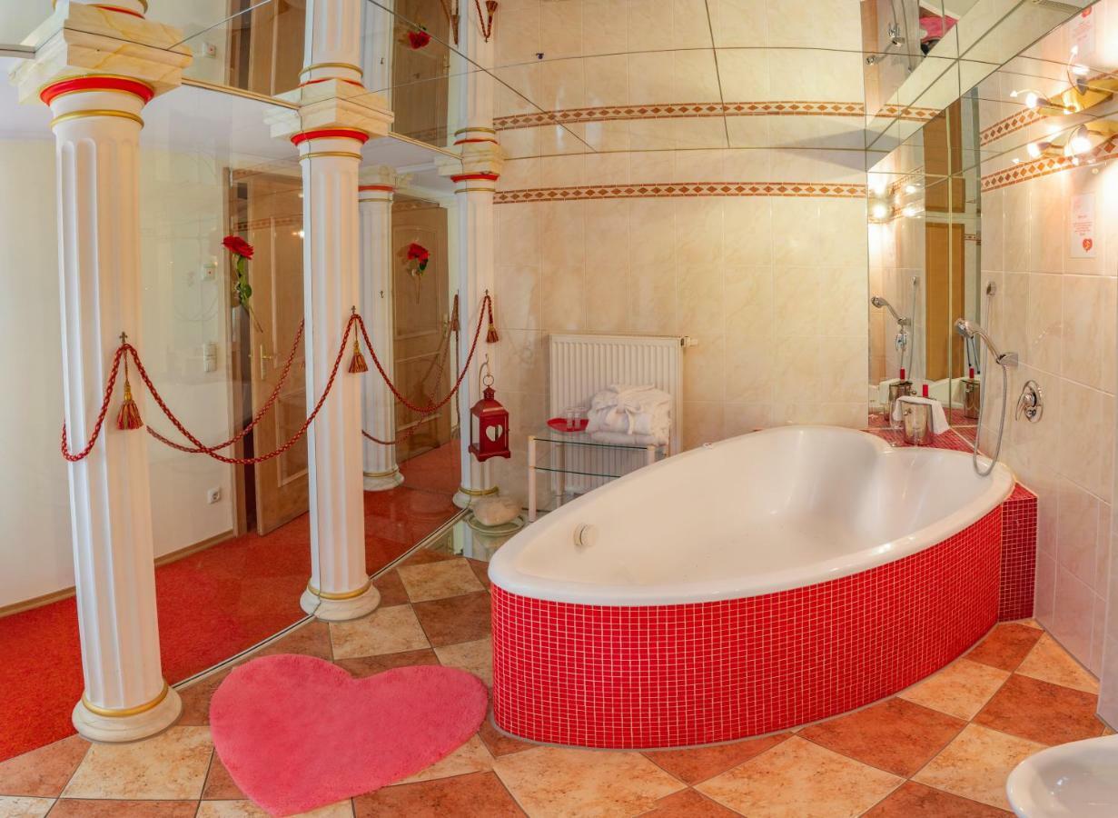 Koenig Ludwig Design Hotel Neu Zimmer Mit Sauna Oder Whirlpool Oder Mehr Altötting Eksteriør bilde